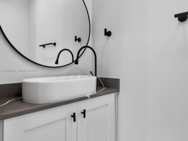 Продажа дома по адресу 4311 NW 32nd Ave - фото 7514994