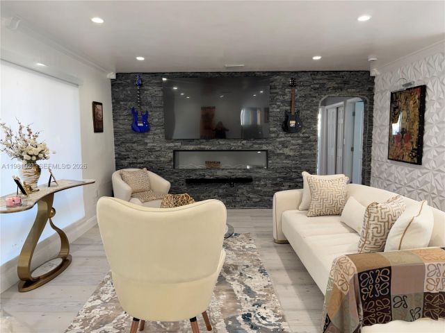 Дом в аренду по адресу 2250 NW 196th St n/a - фото 7479705