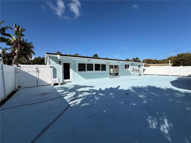 Дом в аренду по адресу 2250 NW 196th St n/a - фото 7479714