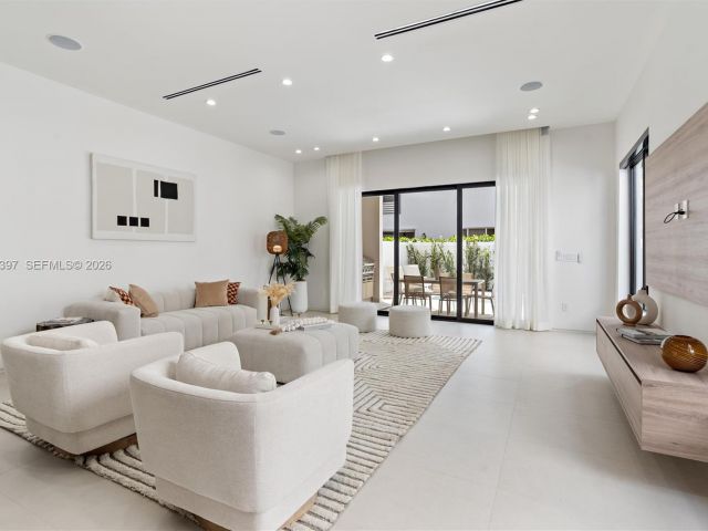 Дом в аренду по адресу 1410 NE 5th St A - фото 7482178