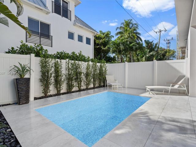 Дом в аренду по адресу 1410 NE 5th St A - фото 7482179