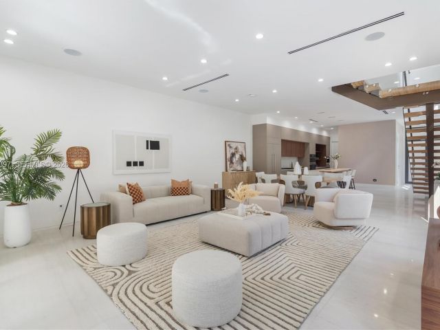 Дом в аренду по адресу 1410 NE 5th St A - фото 7482180