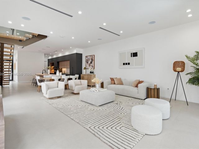 Дом в аренду по адресу 1410 NE 5th St A - фото 7482181