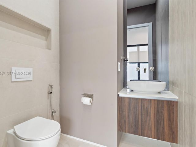 Дом в аренду по адресу 1410 NE 5th St A - фото 7482183