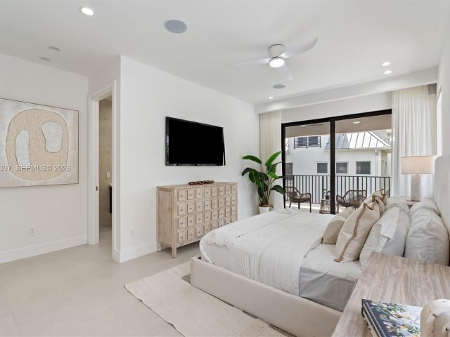 Дом в аренду по адресу 1410 NE 5th St A - фото 7482185