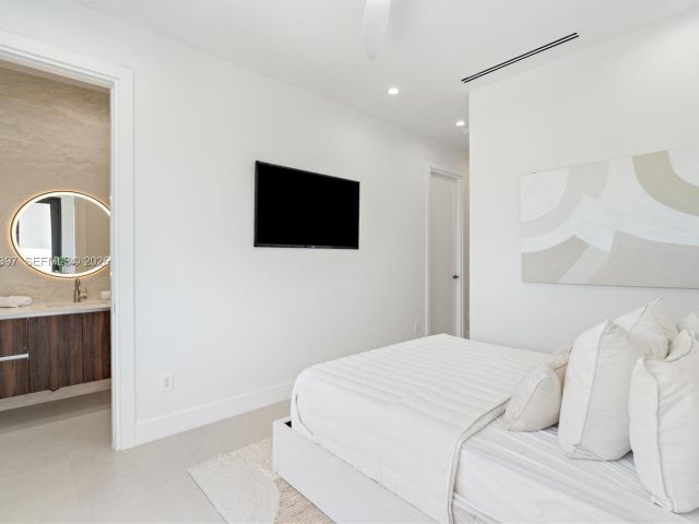 Дом в аренду по адресу 1410 NE 5th St A - фото 7482194