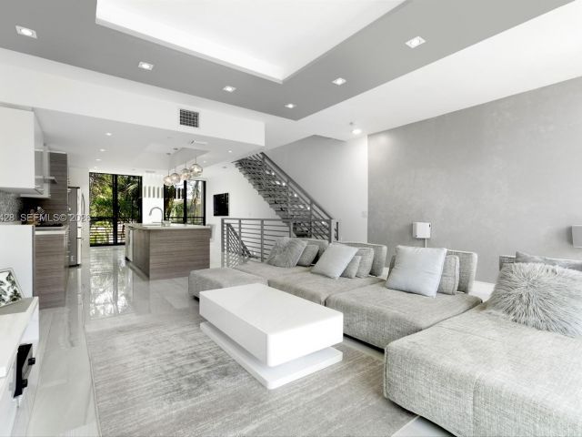 Продажа дома по адресу 1065 99th St - фото 7478046