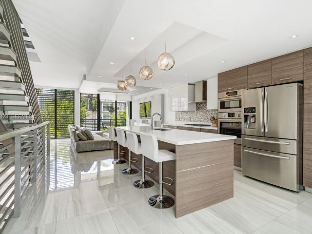 Продажа дома по адресу 1065 99th St - фото 7478048