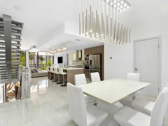 Продажа дома по адресу 1065 99th St - фото 7478049