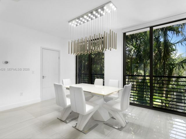 Продажа дома по адресу 1065 99th St - фото 7478050