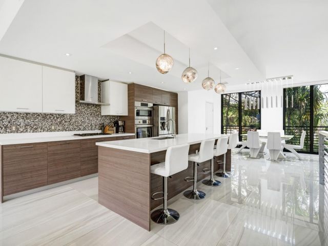 Продажа дома по адресу 1065 99th St - фото 7478051