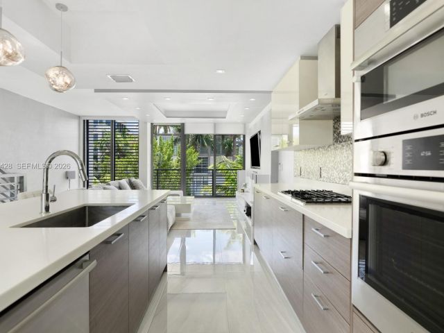 Продажа дома по адресу 1065 99th St - фото 7478052