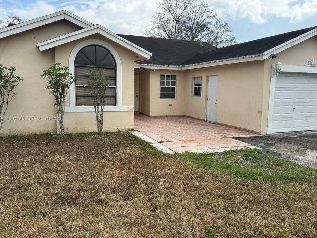 Продажа дома по адресу 5861 SW 152nd Ct - фото 7524948