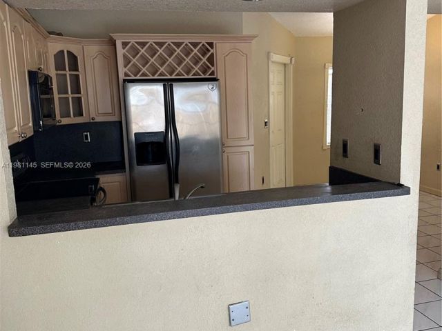 Продажа дома по адресу 5861 SW 152nd Ct - фото 7524951