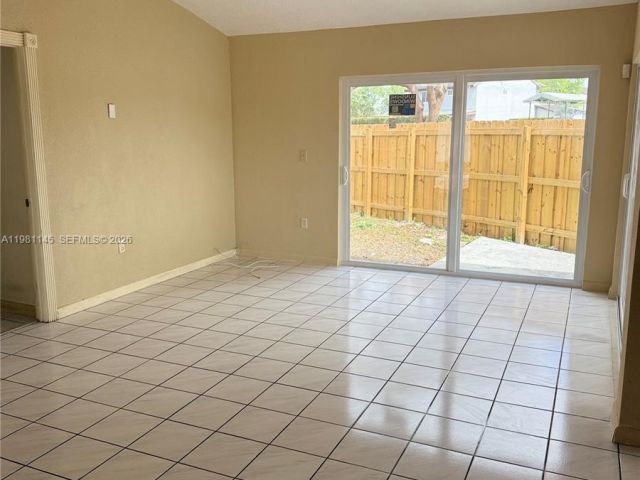 Продажа дома по адресу 5861 SW 152nd Ct - фото 7524955