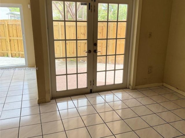 Продажа дома по адресу 5861 SW 152nd Ct - фото 7524956