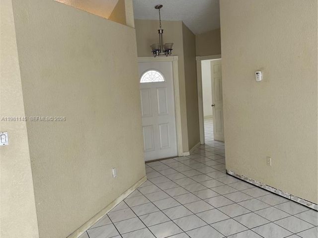 Продажа дома по адресу 5861 SW 152nd Ct - фото 7524957