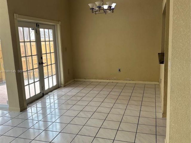 Продажа дома по адресу 5861 SW 152nd Ct - фото 7524958