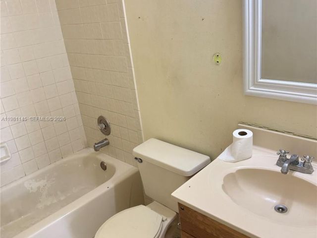 Продажа дома по адресу 5861 SW 152nd Ct - фото 7524959