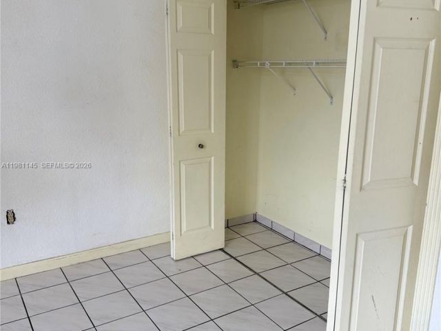 Продажа дома по адресу 5861 SW 152nd Ct - фото 7524961