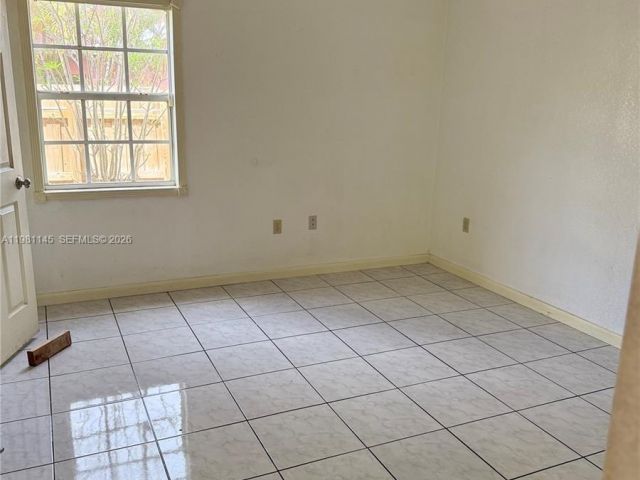 Продажа дома по адресу 5861 SW 152nd Ct - фото 7524963