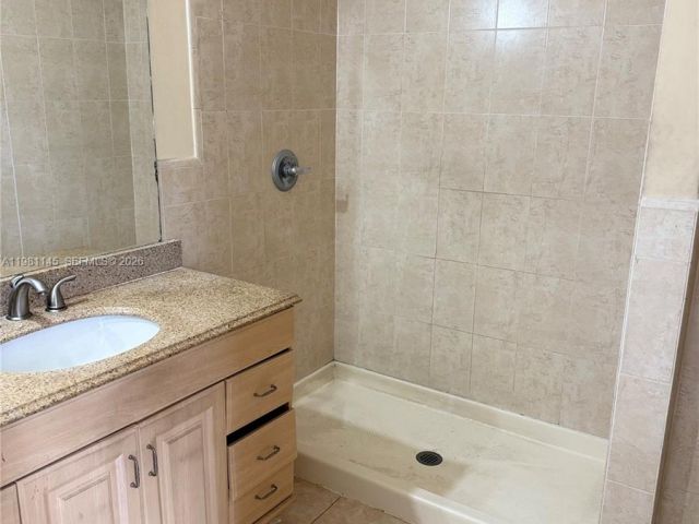 Продажа дома по адресу 5861 SW 152nd Ct - фото 7524964