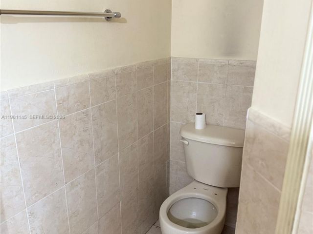 Продажа дома по адресу 5861 SW 152nd Ct - фото 7524965