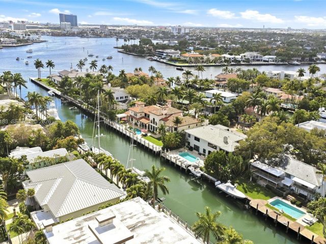 Продажа дома по адресу 628 Coral Way - фото 7482220