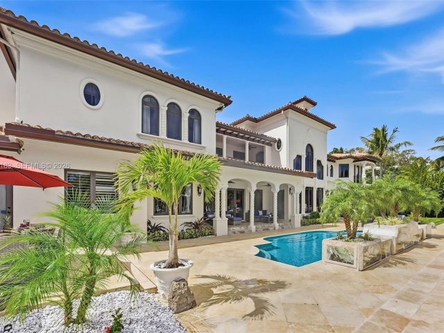 Продажа дома по адресу 628 Coral Way - фото 7482229