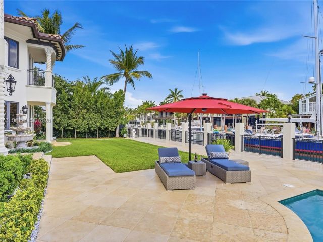 Продажа дома по адресу 628 Coral Way - фото 7482230