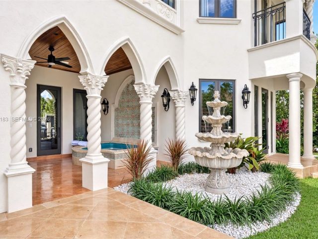 Продажа дома по адресу 628 Coral Way - фото 7482231