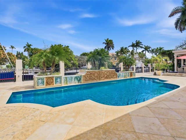 Продажа дома по адресу 628 Coral Way - фото 7482234