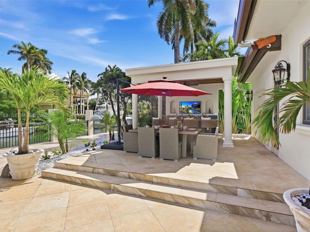 Продажа дома по адресу 628 Coral Way - фото 7482236