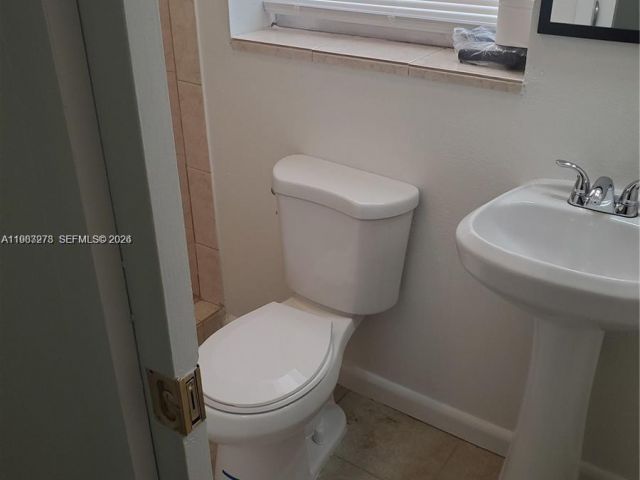 Дом в аренду по адресу 831 SW 14th Ct - фото 7486837