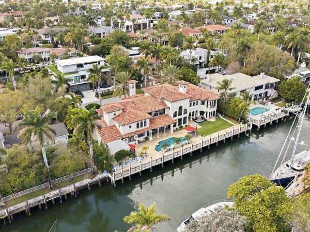 Дом в аренду по адресу 628 Coral Way - фото 7482159