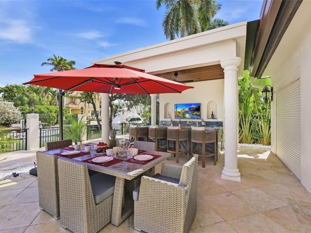 Дом в аренду по адресу 628 Coral Way - фото 7482175