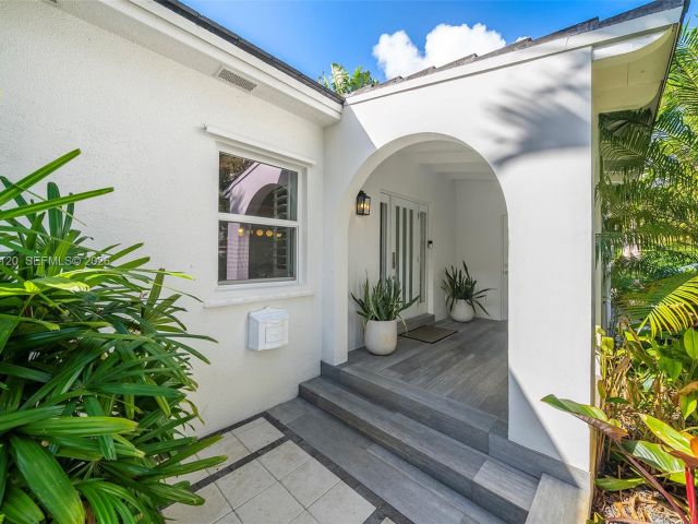 Продажа дома по адресу 14 San Sebastian Ave - фото 7525519