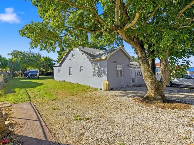 Продажа дома по адресу 2142 NW 33rd St - фото 7516967