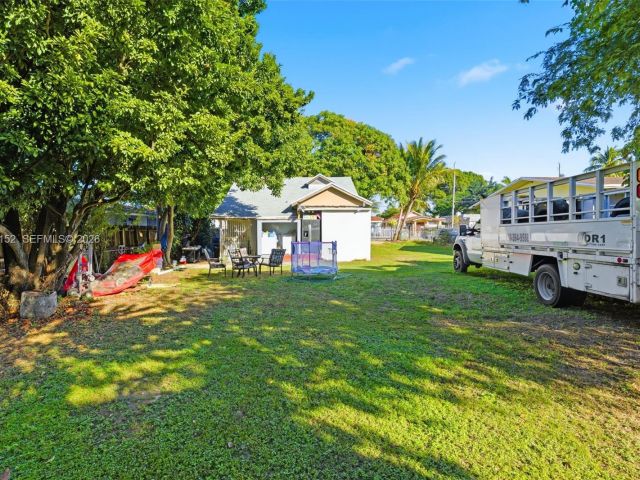 Продажа дома по адресу 2142 NW 33rd St - фото 7516969