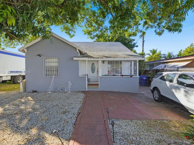 Продажа дома по адресу 2142 NW 33rd St - фото 7516971