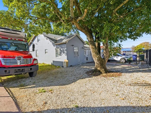 Продажа дома по адресу 2142 NW 33rd St - фото 7516972