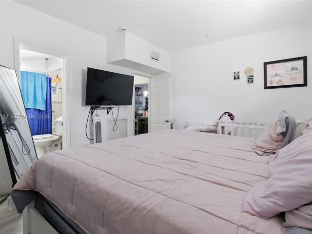 Продажа дома по адресу 2142 NW 33rd St - фото 7516979