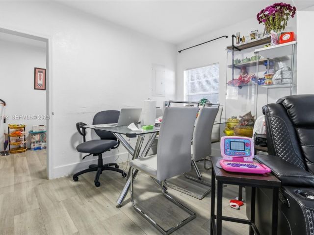 Продажа дома по адресу 2142 NW 33rd St - фото 7516980