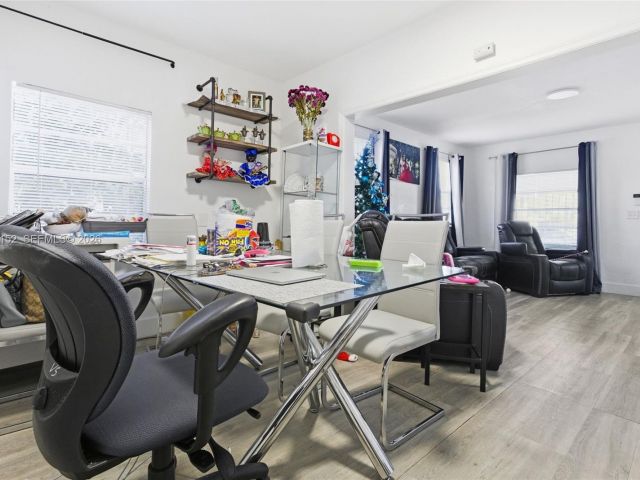 Продажа дома по адресу 2142 NW 33rd St - фото 7516981