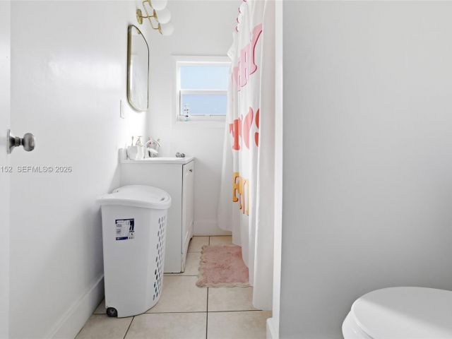 Продажа дома по адресу 2142 NW 33rd St - фото 7516983