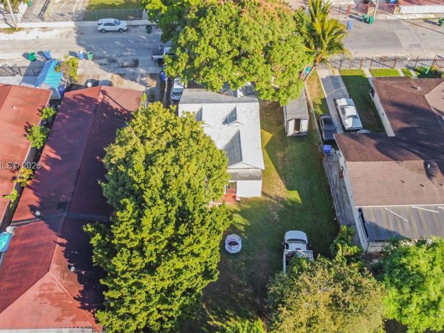 Продажа дома по адресу 2142 NW 33rd St - фото 7516984