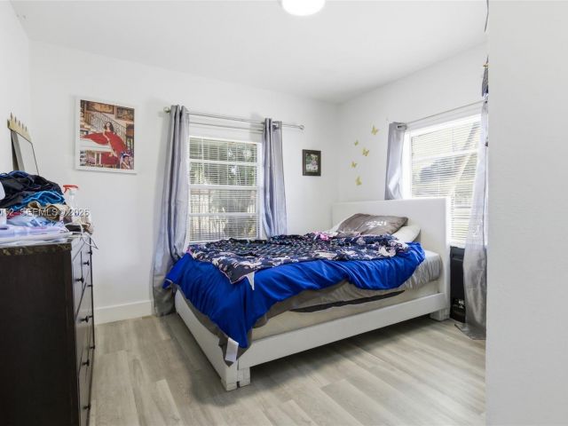Продажа дома по адресу 2142 NW 33rd St - фото 7516985