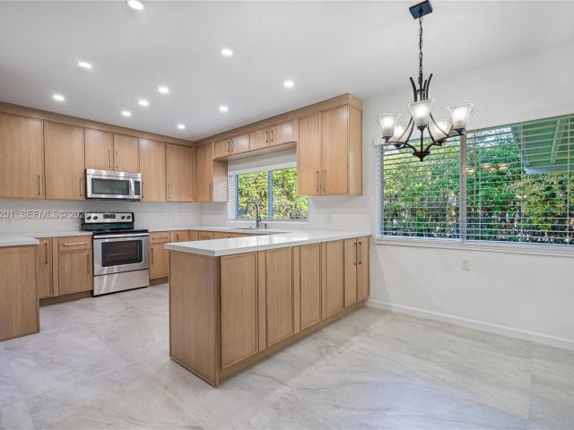 Дом в аренду по адресу 1235 Algardi Ave - фото 7524330