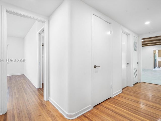 Дом в аренду по адресу 1235 Algardi Ave - фото 7524332