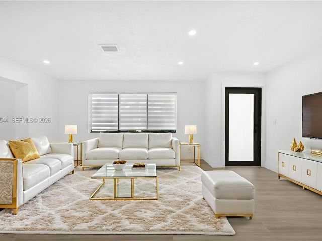 Дом в аренду по адресу 7501 Raleigh St - фото 7472735